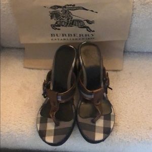 Authentic Burberry check espadrille thong sandal